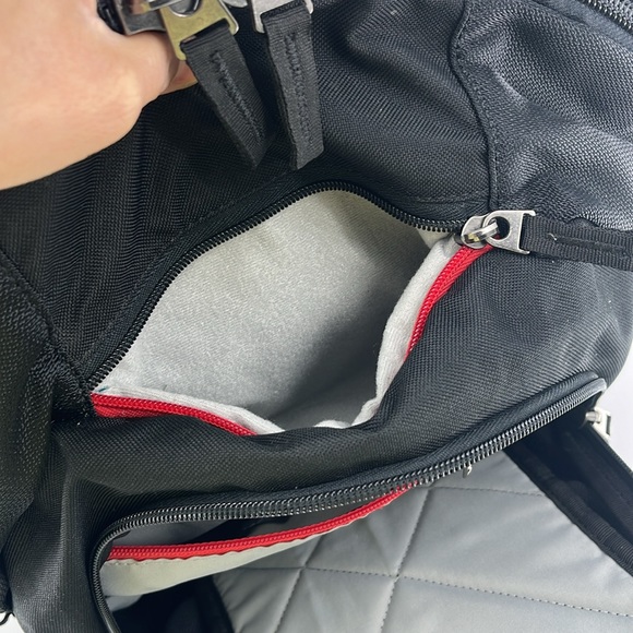 CASELOGIC Laptop Backpack Black with Red straps EUC - Picture 7 of 13